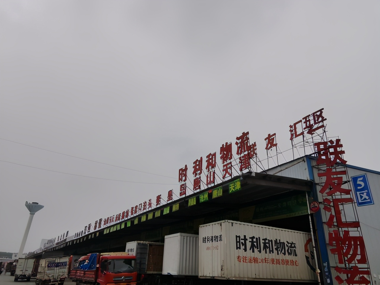 24年前卖货车被骗，父亲发誓不再买车，却因为儿子买了价值400万的“4头11挂”
