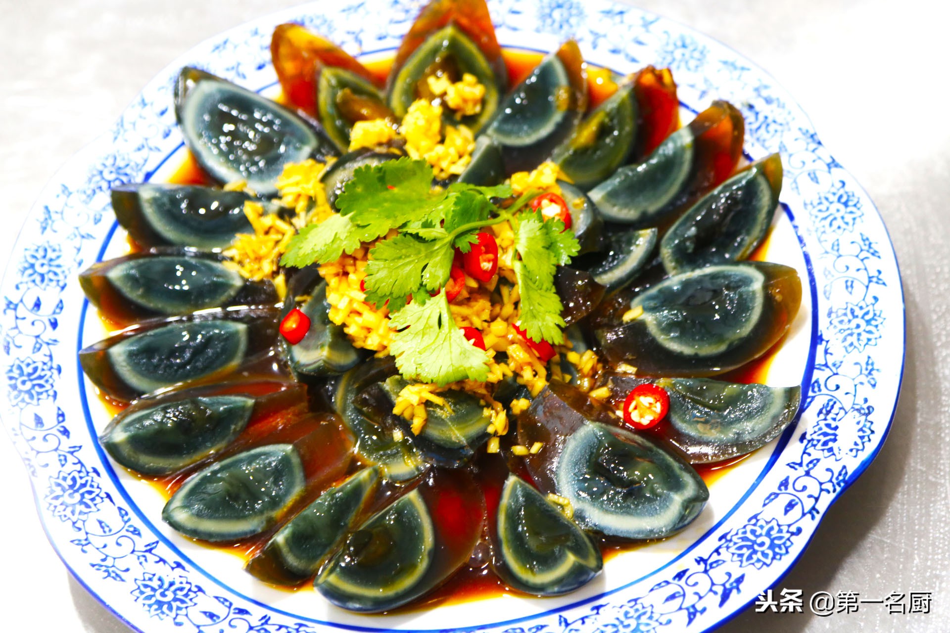 姜汁松花蛋的做法(姜汁皮蛋最好吃的做法)