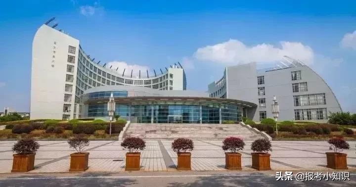 明明很硬核，却起了个野鸡名字的大学