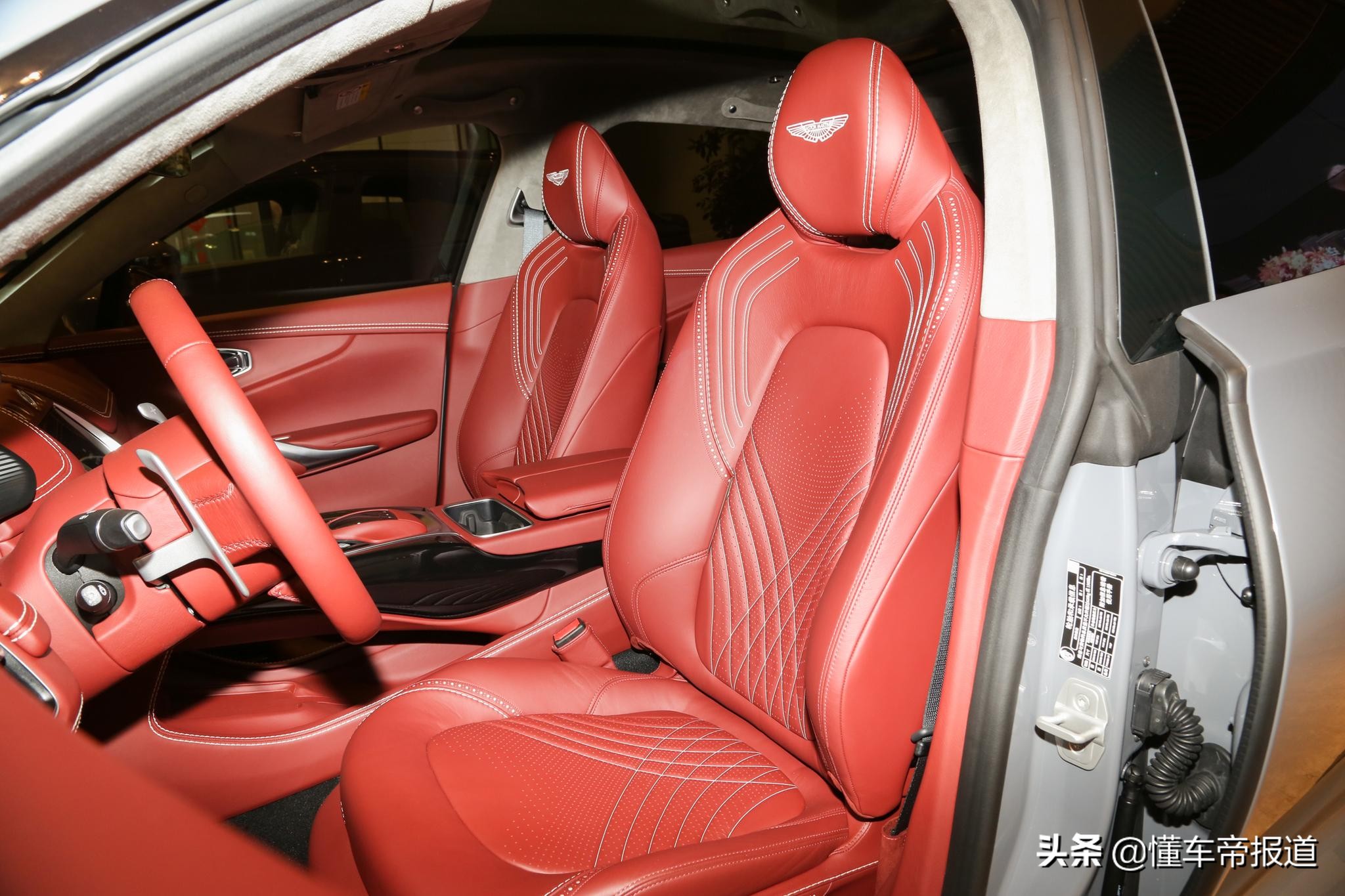 新车｜售212.8万，阿斯顿·马丁SUV推特别版，限500辆