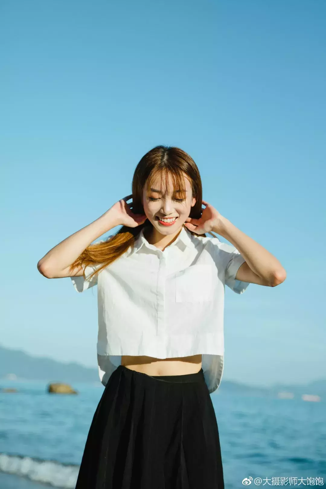 带上这几种拍照姿势,装逼去.