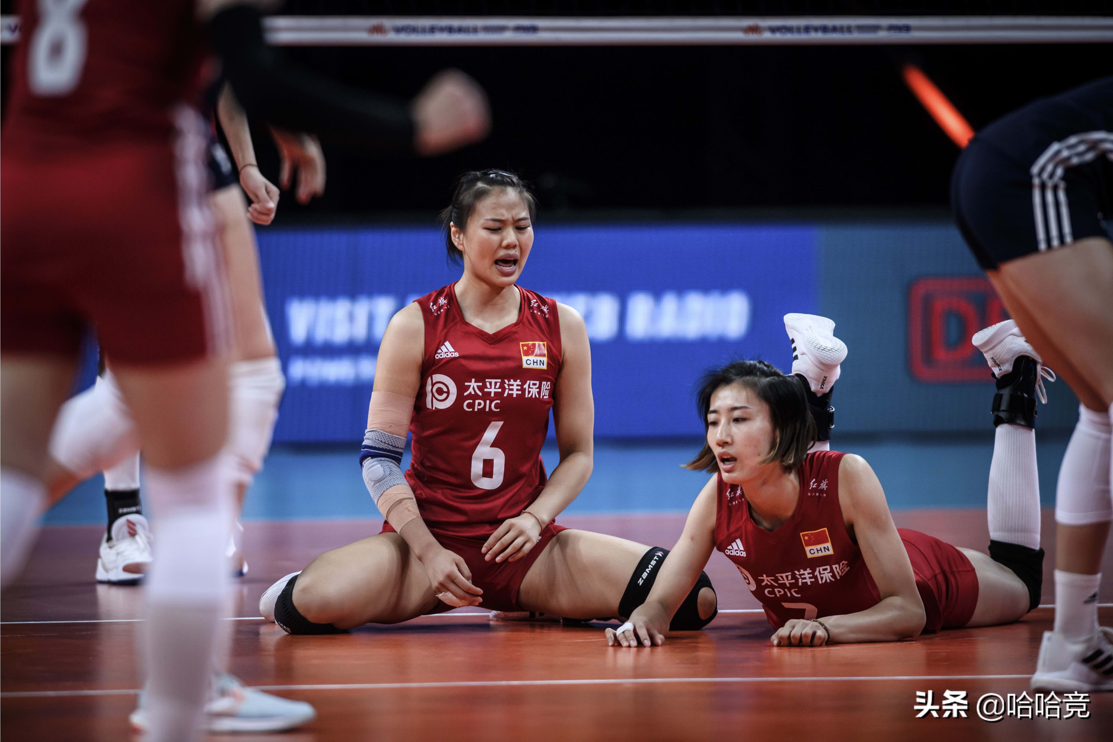 中国女排对波兰现场(朱婷轮休张常宁砍下21分，中国女排3比0击败波兰，夺世联赛六连胜)