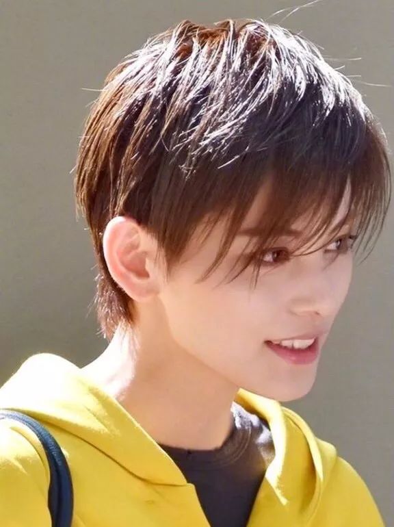 宝冢歌剧团的传奇男役，又A又飒，被称为日本女性独身最后的堡垒