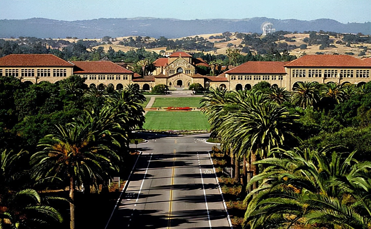 斯坦福大学跟天津大学、北京大学同时代建立，为什么强这么多？