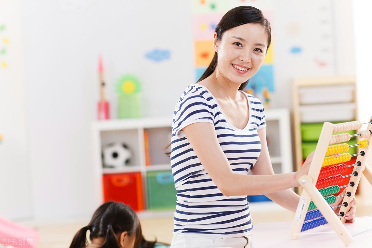 幼儿园足球观察日志怎么写(幼儿园小班教学论文：幼儿园足球教学的开展)