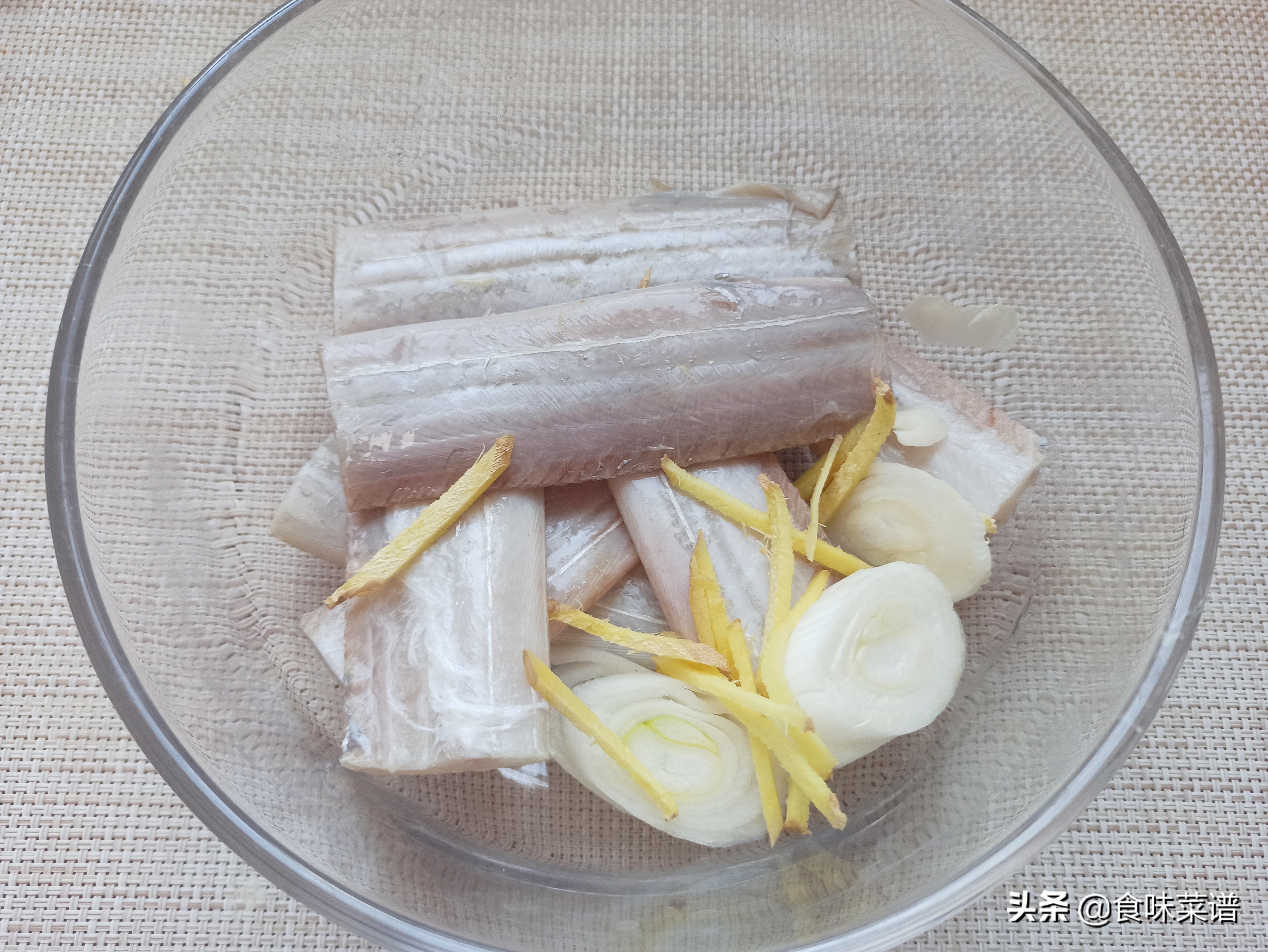 厨师长教你怎么炸带鱼，外酥里嫩，不腥不腻，过年宴客必备的美食