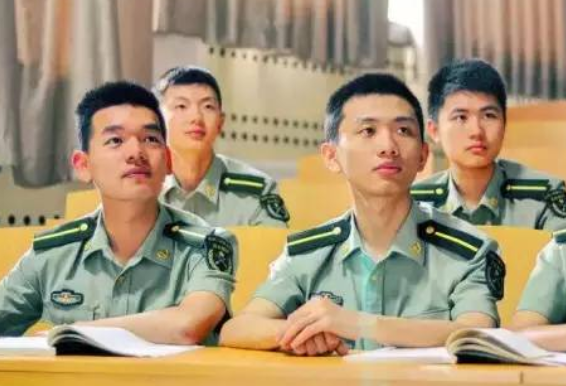 录取分数线较低的军校，发展前景一片光明，毕业后有机会拿铁饭碗