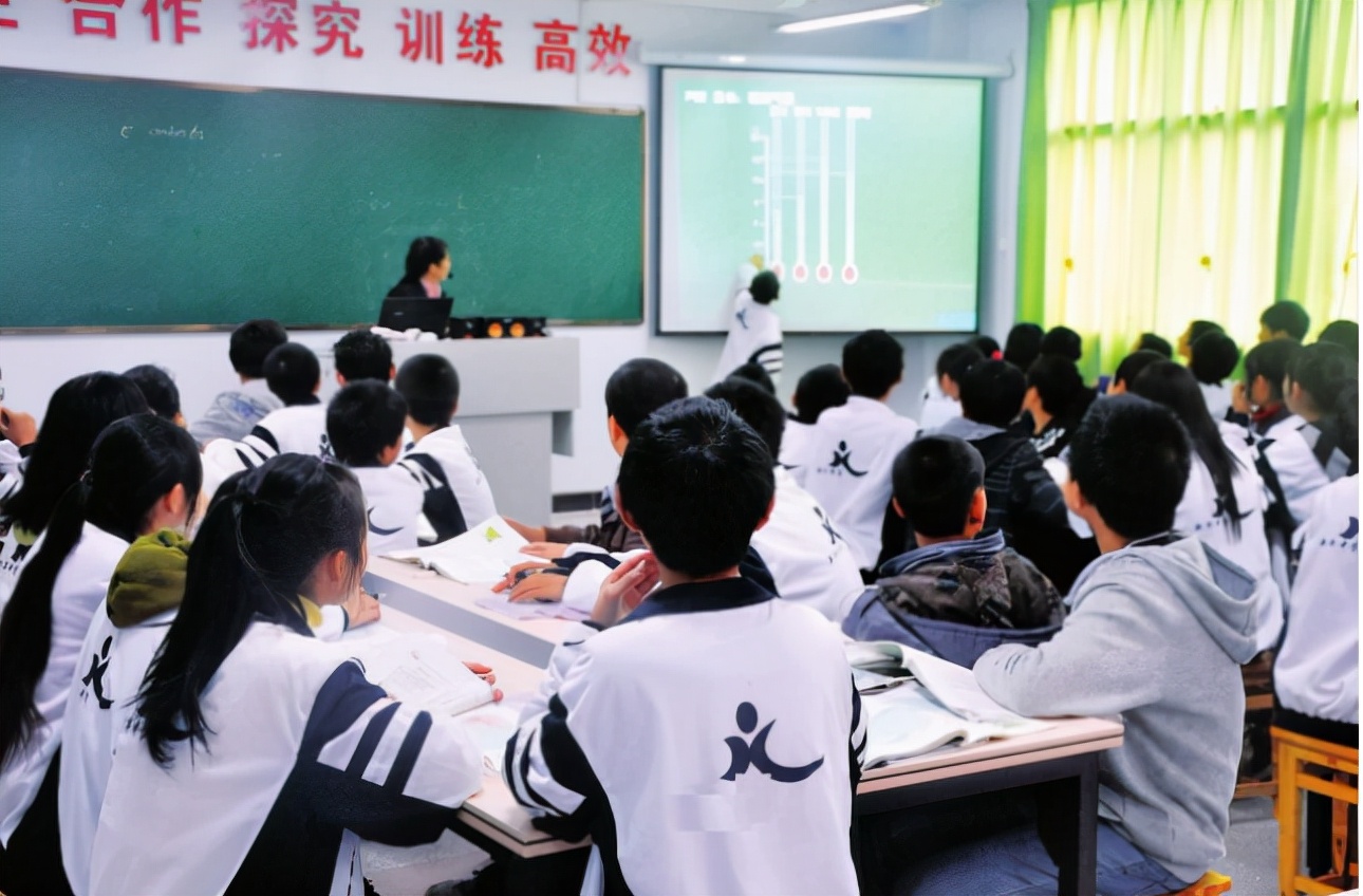 国内百强高中排名重新洗牌，衡水中学不再是首位，榜首实至名归