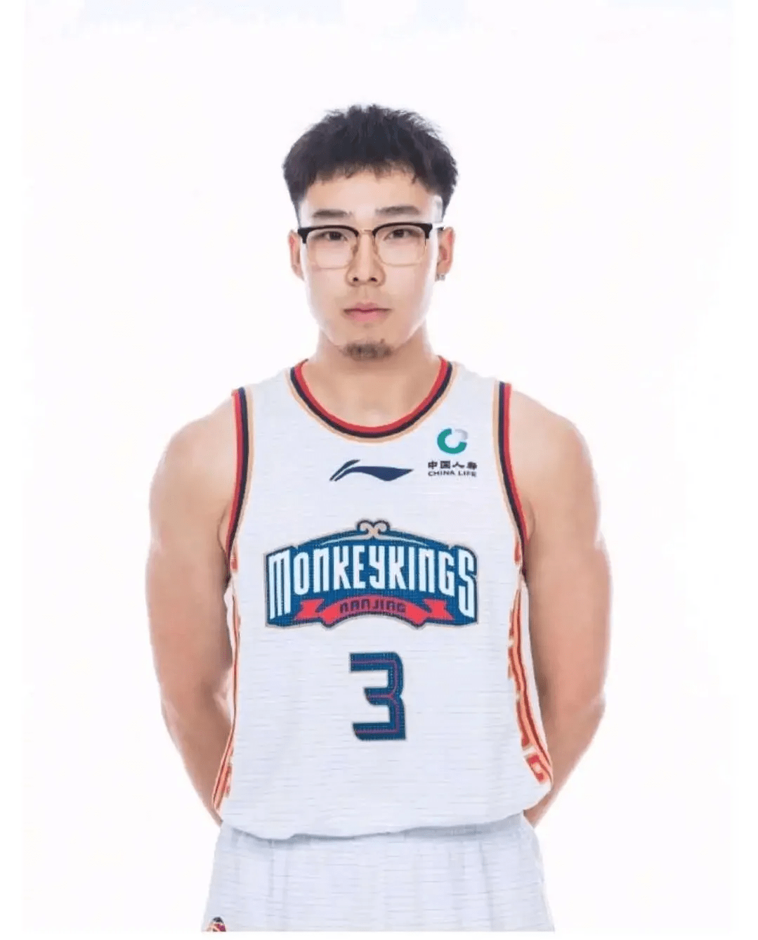 因200多斤而脚踝骨折,杨皓喆半年狂减30斤,逆袭冲进cba