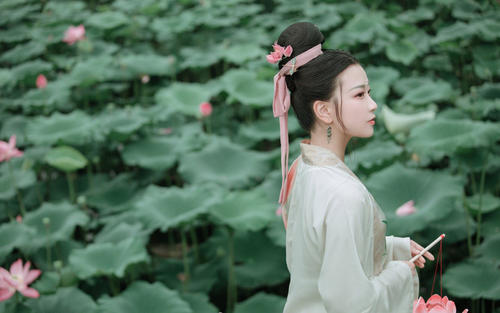 诗词｜如何“花式”夸人美？既要含蓄，又要很撩