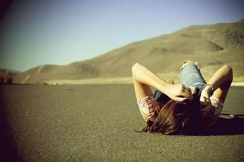 每日心情句子：人生就像骑单车，想保持平衡就得往前走