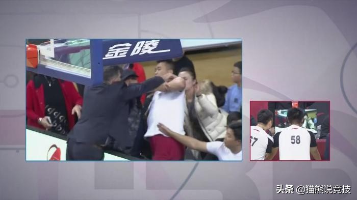 江苏男篮主教练与球迷互殴（破案了！一镜头还原江苏主帅和球迷大打出手真相，球迷：活该被打）