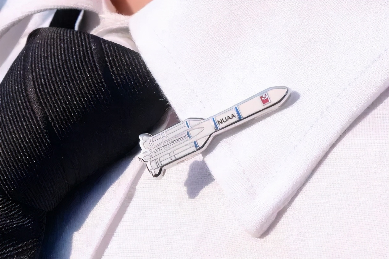 「你喜欢的大学」 拍了拍你，并说：这是你的录取通知书嘛？