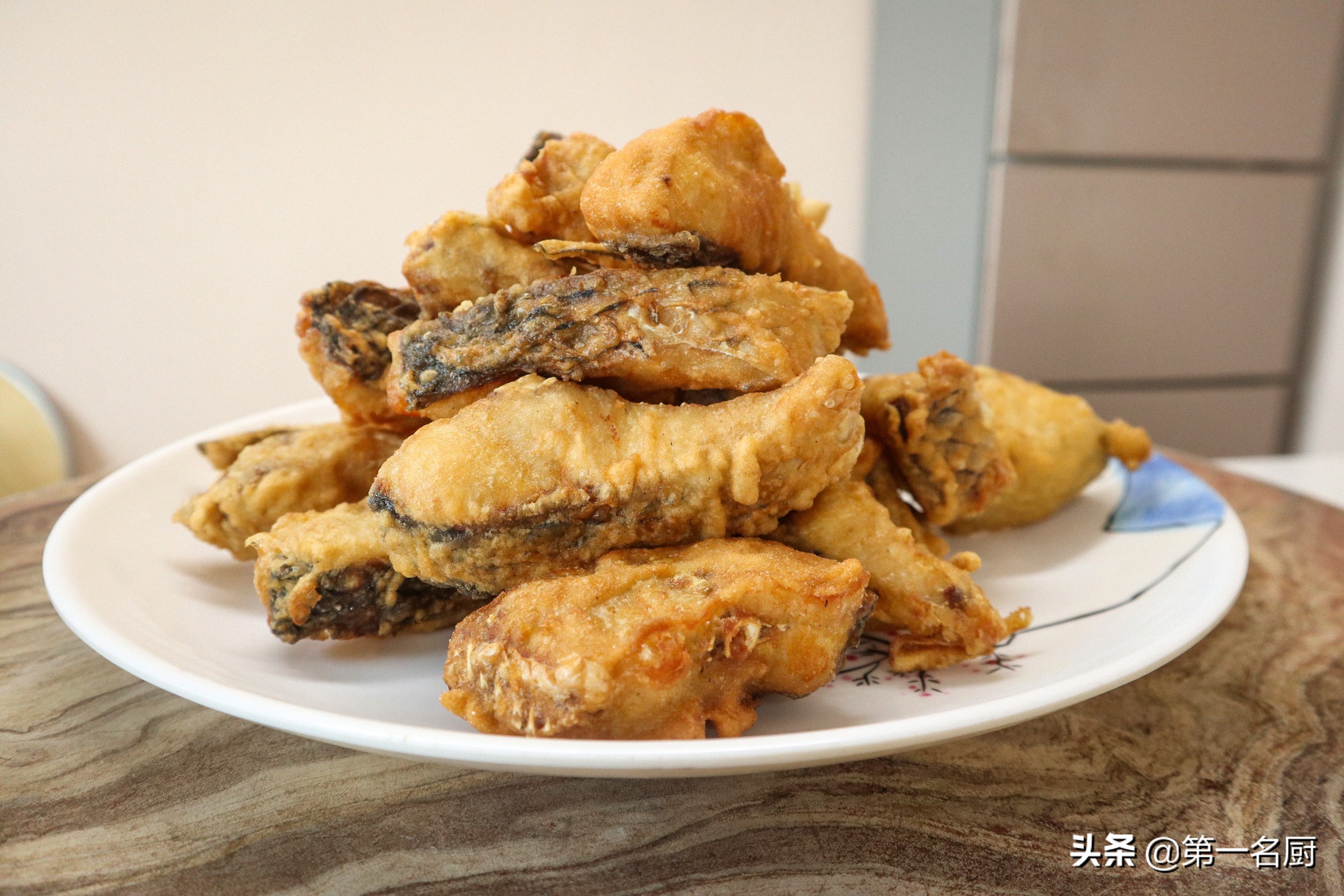 干炸鱼块的做法(这样做干炸鱼块再也不用去饭店吃)