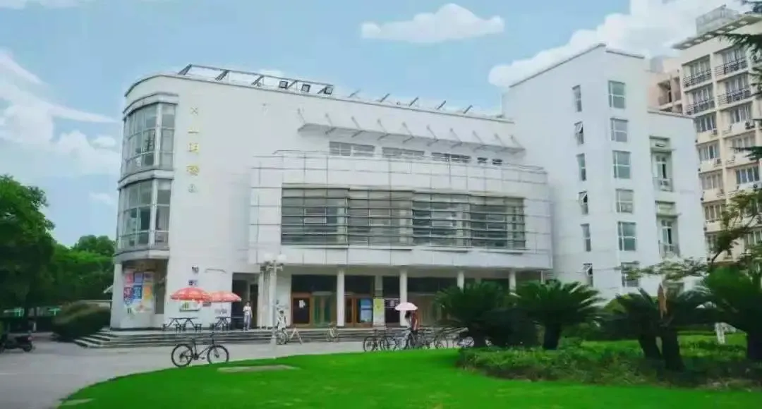 坐拥9幢餐饮大楼、24小时不打烊食堂！上海大学推出这一套餐，火上热搜！