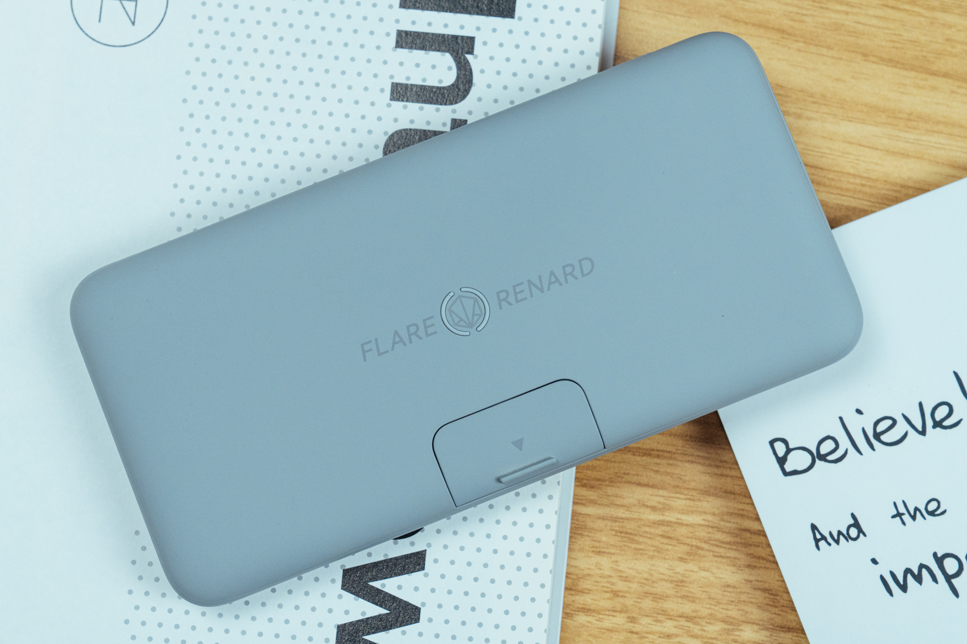 入手iPhone 13后，出行绝不能少了多功能闪焰狐双向快充无线充电宝