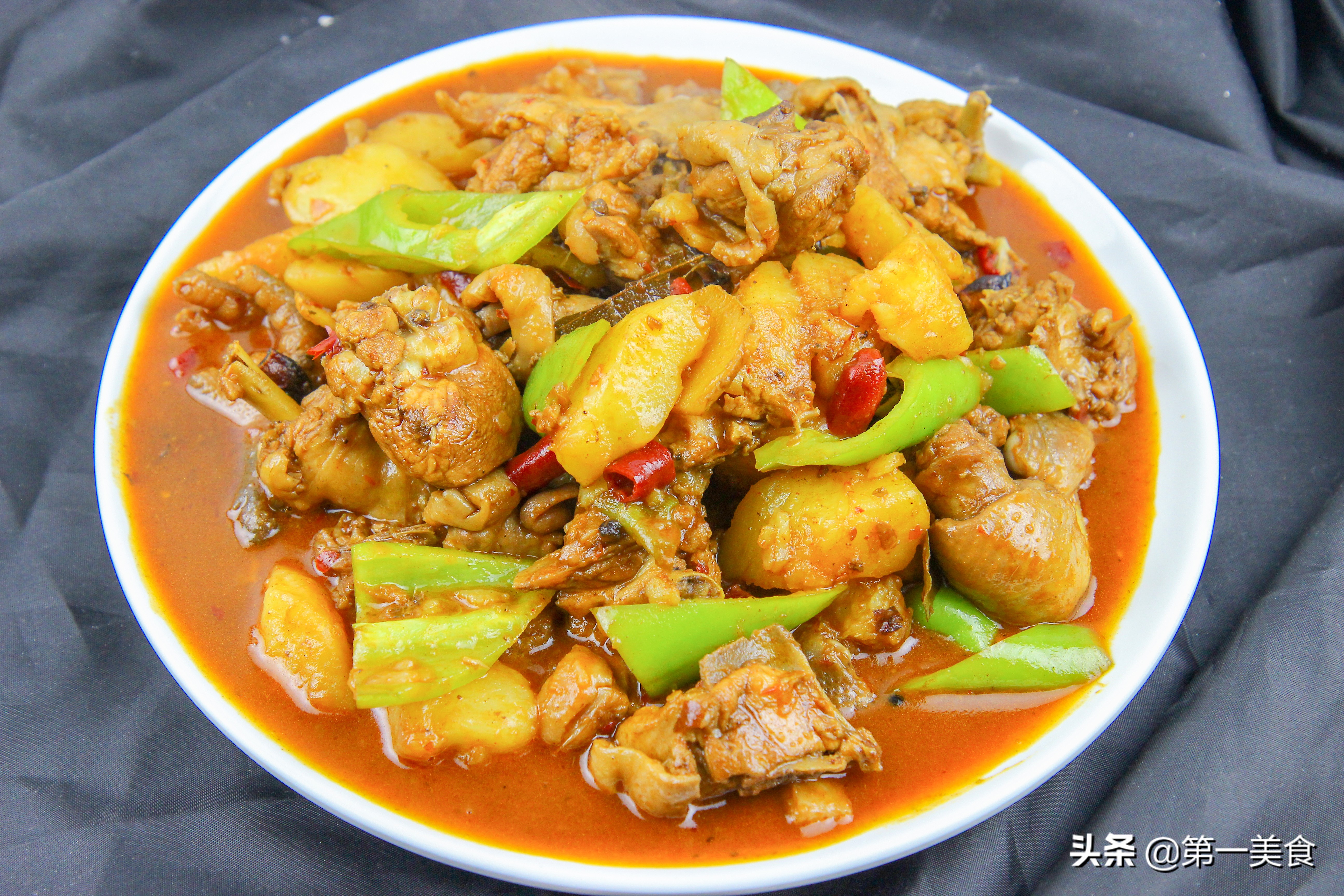寻常百姓家的大盘鸡烹饪做法，鲜嫩不柴，色香味俱全惹人爱