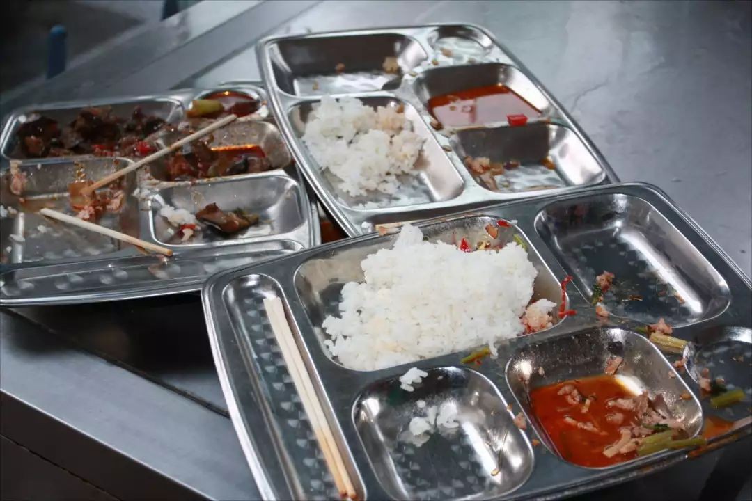 20亿人吃撑，7亿多挨饿，粮食离奇失踪哪去了？中美究竟有多浪费