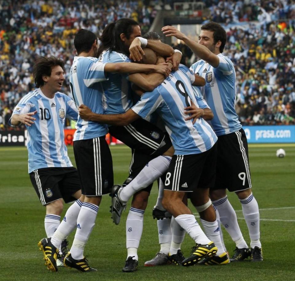 10年阿根廷被谁淘汰(2010年世界杯潘帕斯雄鹰折翼：阿根廷错过打破“冠军荒”最佳时机)