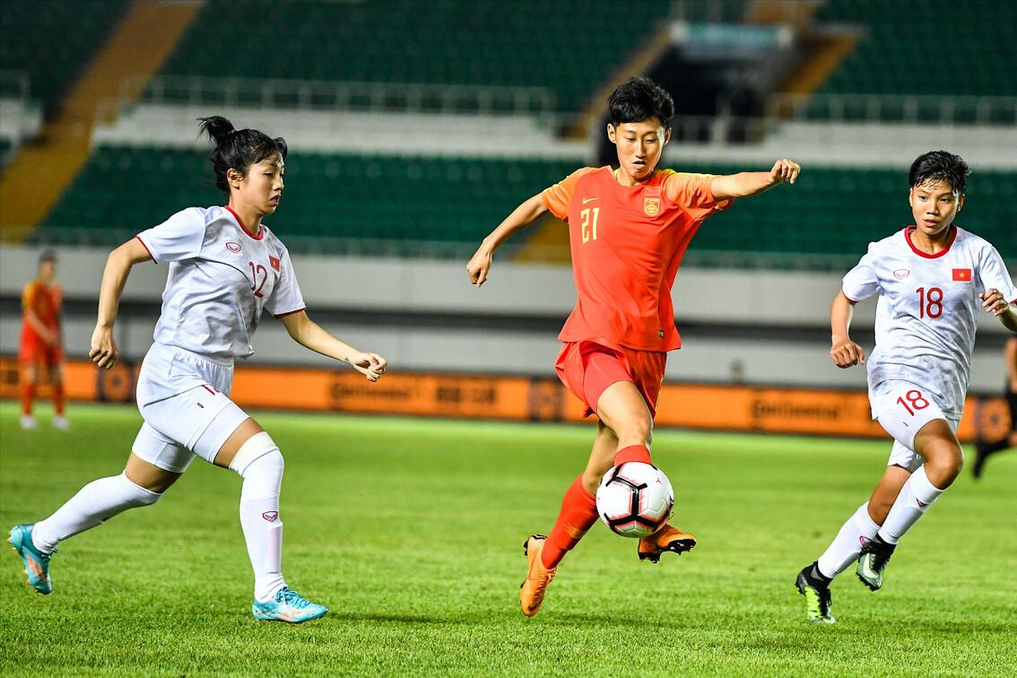 足球赛事：看中国女足能否将巴西女足拿下