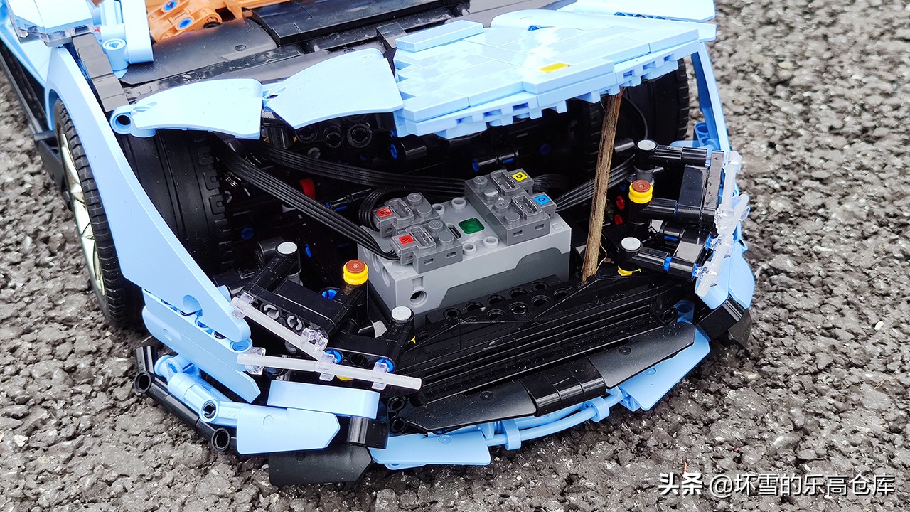 外观霸气，玩点有趣：开箱宇星模王超级跑车，你能认出原型吗？