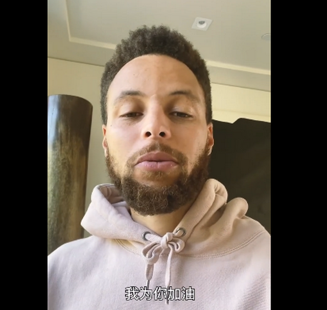 库里独臂少年进球照片（库里与独臂少年联系上了，录视频激励，另一个NBA球星要送他球鞋）-华海博客