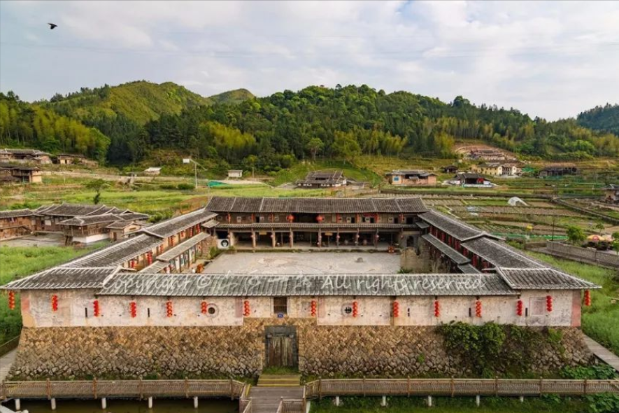 福建一座清代古堡，可以容纳上千人，风景比婺源古村更古朴