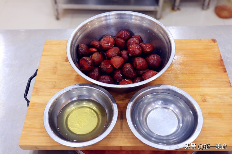 外面排队1小时！大厨教你在家做蜜糖板栗，简单3步，个个香甜软糯