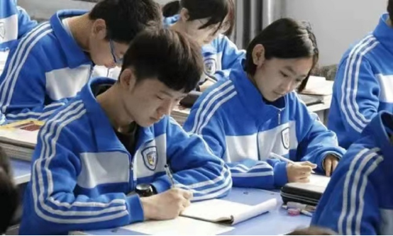 两个学生，中考同样都是700多分，为何3年后高考成绩相差很大？