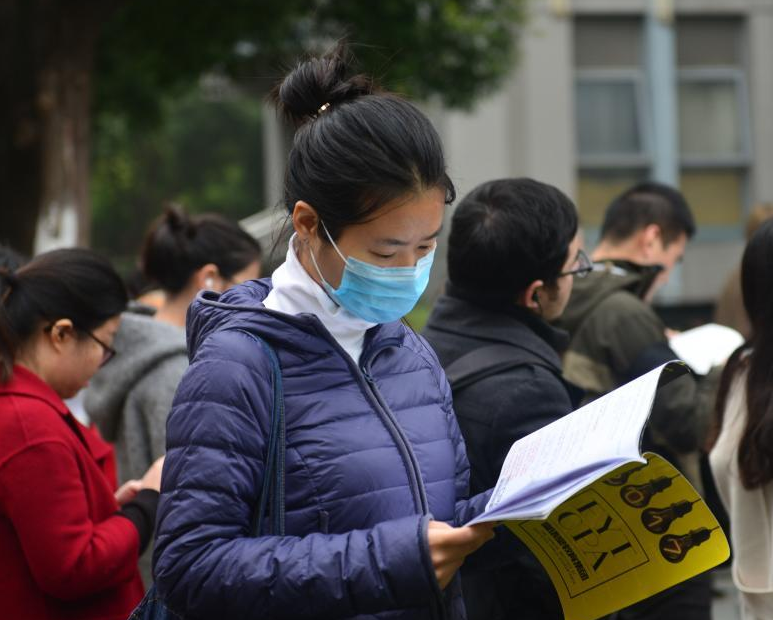 不顾被记录在诚信档案的影响，几十万考生放弃国考，考生们怎么了