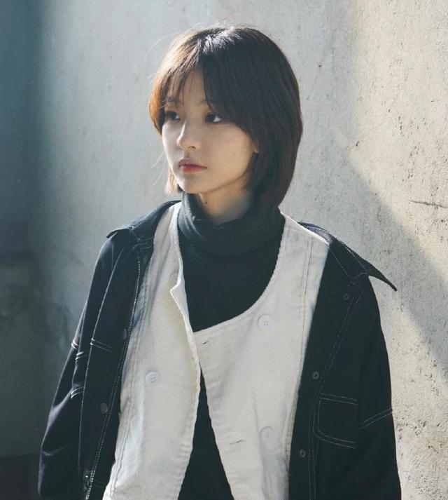 圆脸女孩适合的短发圆脸女生剪什么短发