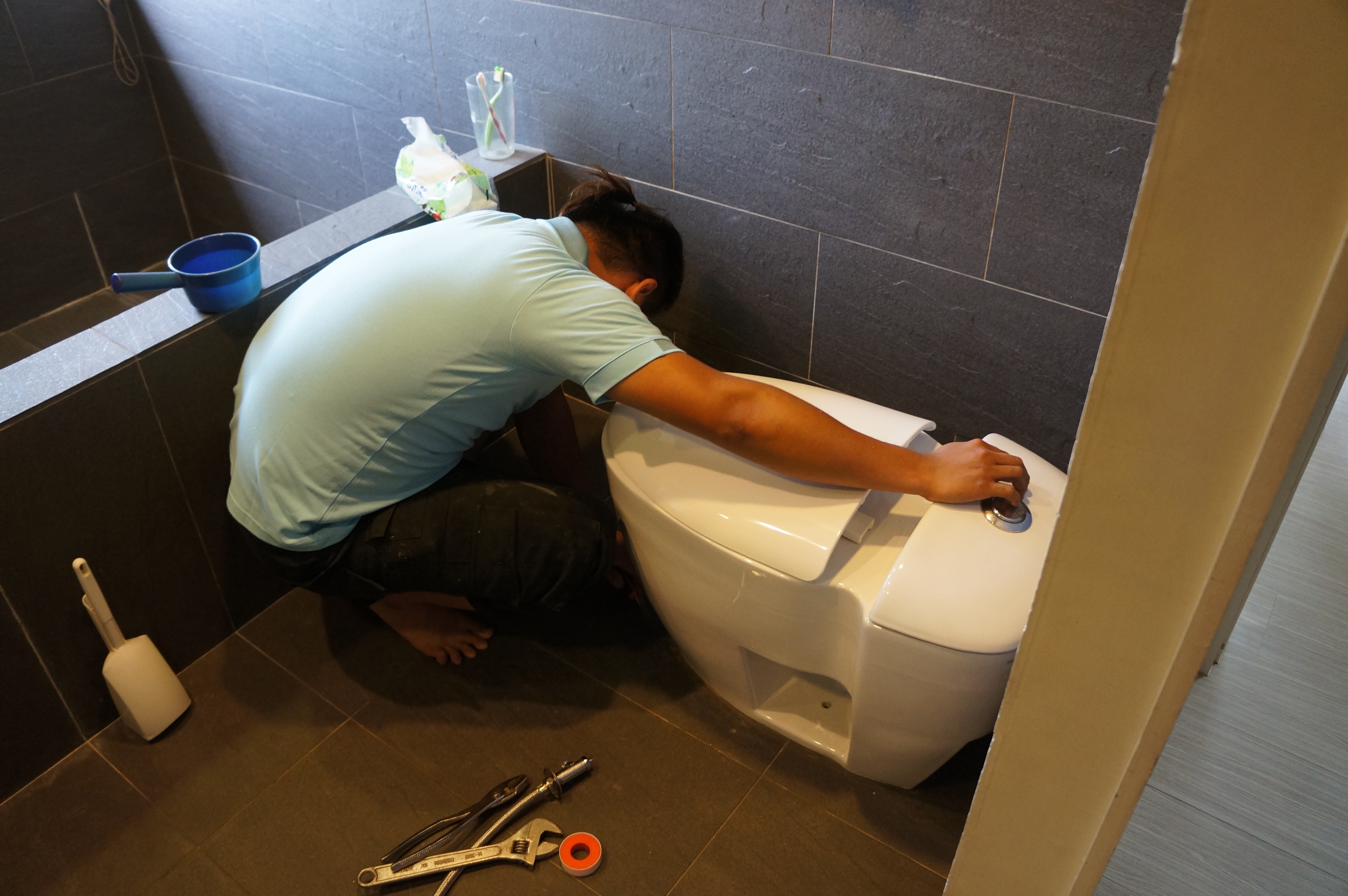 马桶变"炸弹"?湖南一女子屁股被炸麻!为何炸裂?究竟危害多大