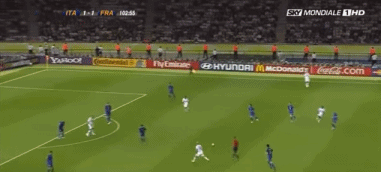 齐达内是哪年世界杯冠军（大师的绝唱！看34岁的齐达内这样征服世界 他如何站着不动过人）