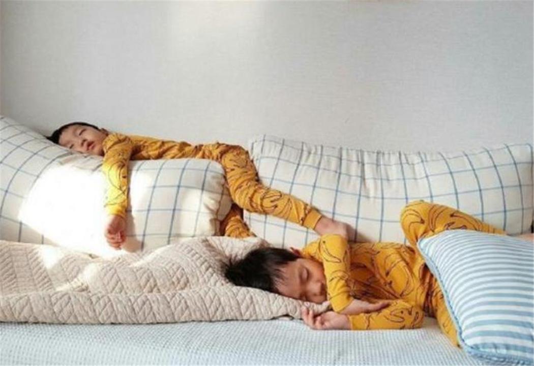 婴儿睡觉像青蛙(宝宝的睡姿暗示了内在性格) - 乐宝宝贝