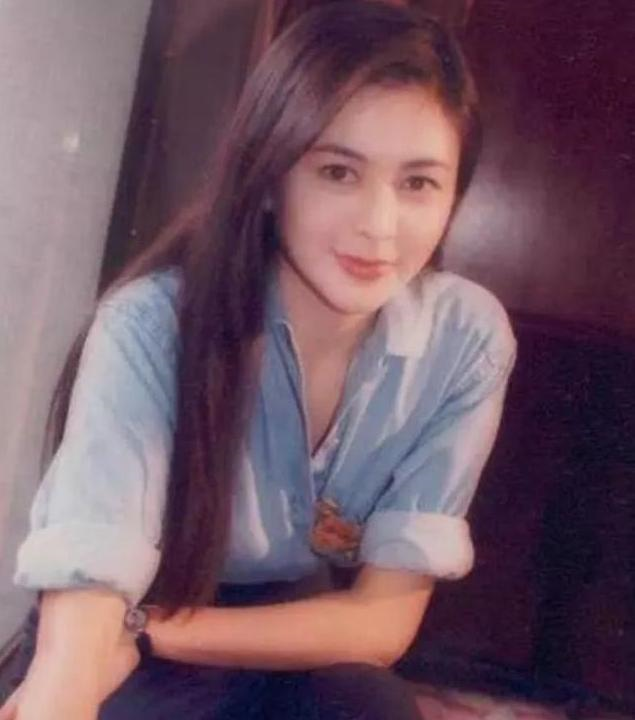 1993年凌晨3點，關之琳被緊急送醫院，隔天"高爾夫"丑聞傳遍香港