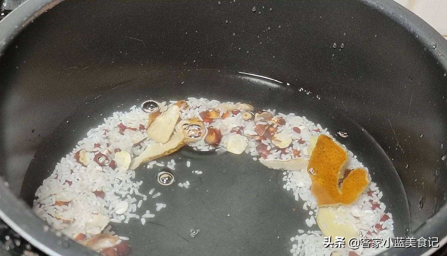 小孩光吃不长肉，入冬后多做这瘦肉粥，常吃脾胃好，吃饭也香