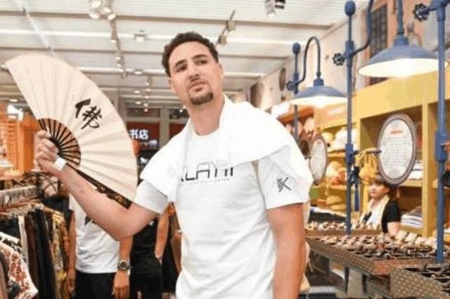 nba哪些球星来过海南（NBA球员中国行：汤神在中国太可爱，从3图看科比粉丝挤满大街）