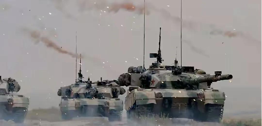 中国陆军人数多少，中国有两百万军人，近4万坦克和装甲车？