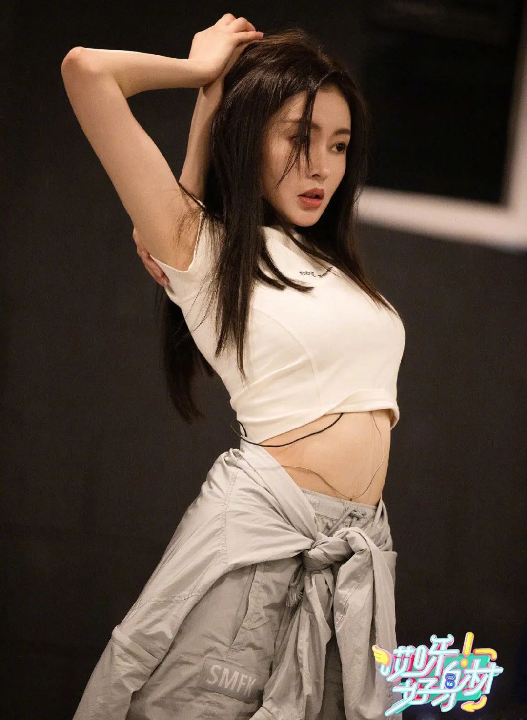 张天爱也确实上过不少综艺,拍过很多杂志封面,包括《男人装》,网上的