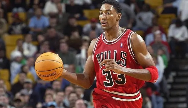 98篮球网nba直播吧（NBA纪实连载27：98年带领内忧外患的公牛三连冠，乔丹彻底封神上卷）