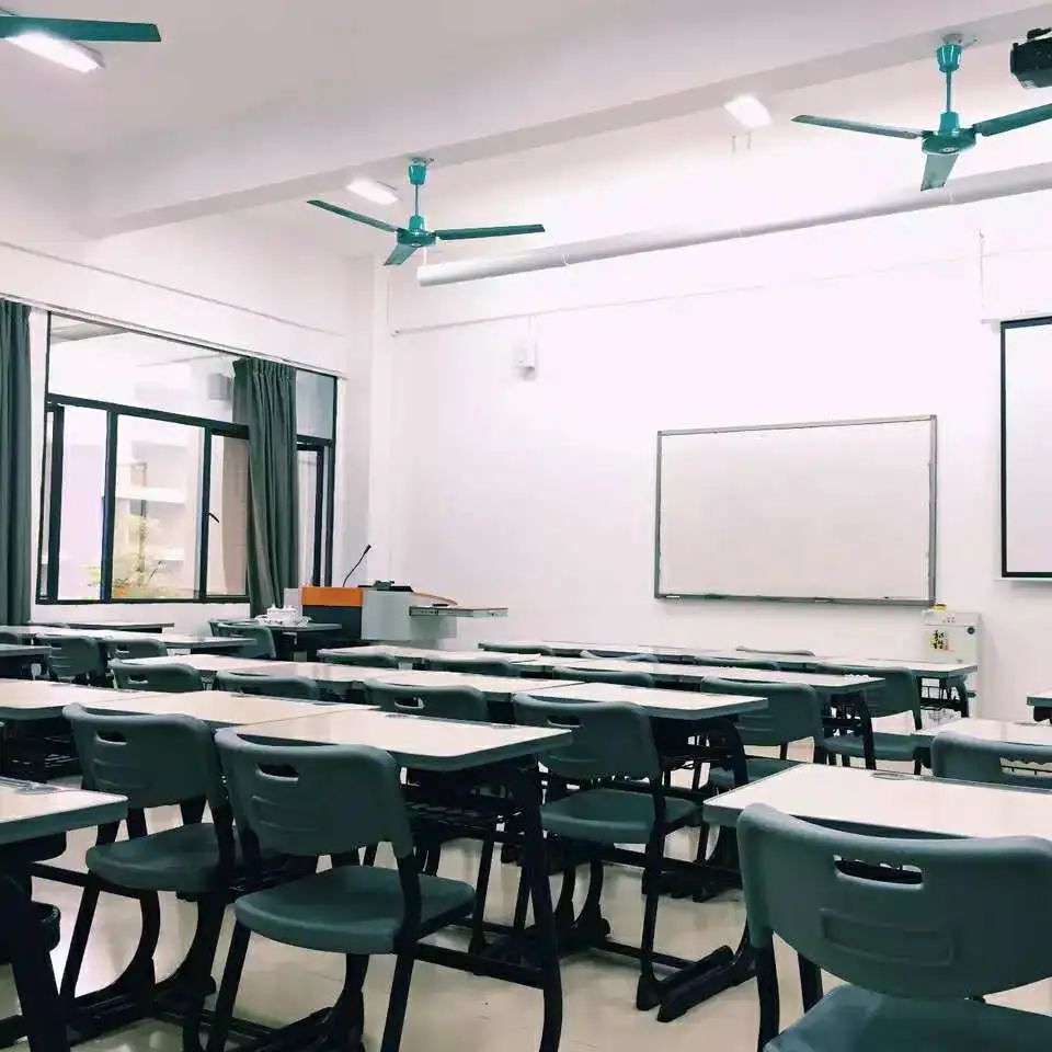 广东这所大学有广州、清远两校区。虽然是民办，但是环境超美