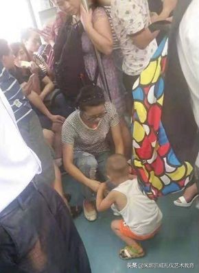 地铁上一张偷拍照暖哭众人，懂得感恩的孩子，究竟多迷人