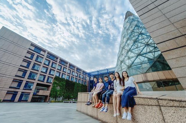 2021我国院校全球排名，清华稳居榜首，复旦大学的排名有所上升