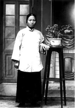 国歌创作者聂耳：16岁一举成名，却两次上逮捕名单，23岁溺亡异乡