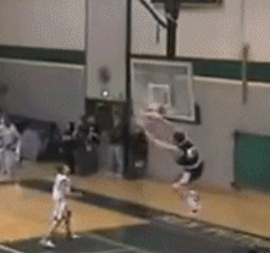 为什么nba的篮板扣不碎（扣碎篮板的8大瞬间：乔丹单臂把篮板扣粉碎，易建联也扣碎过）