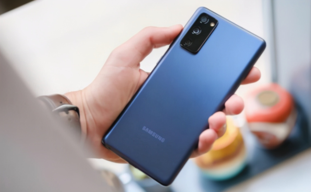 三星s20fe直降1000元 比iphone 11更值得入手