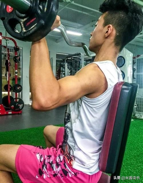 奶奶带大的学霸：高考以696分摘得文科状元，颜值高爱健身