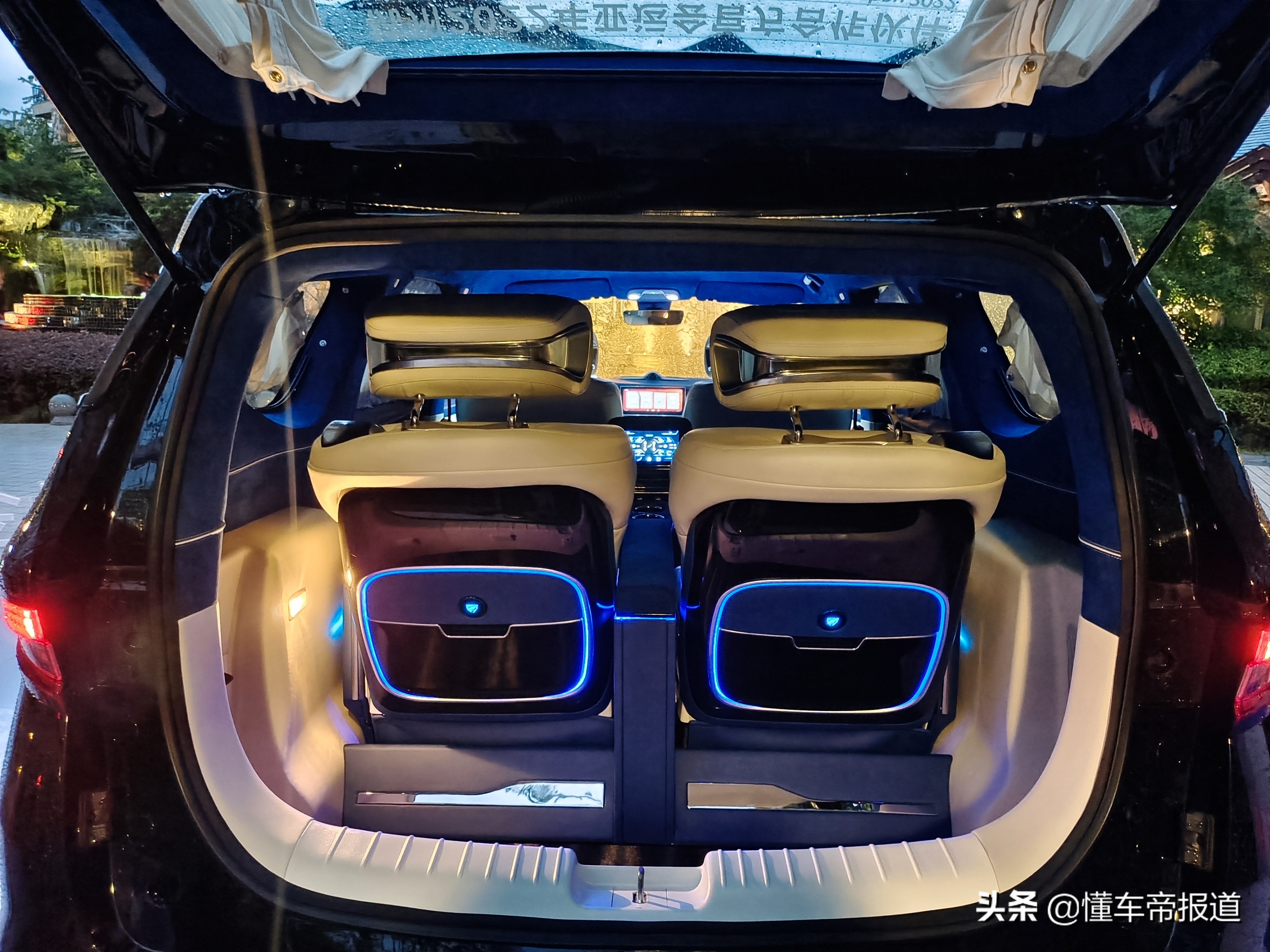 新车 </p><p>　　 平民埃尔法？吉利嘉际头等舱版发布，奢华大四座设计