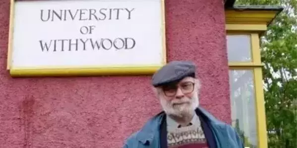 魔法学校？死亡体验？教你变成美人鱼？这都什么奇奇怪怪的学校