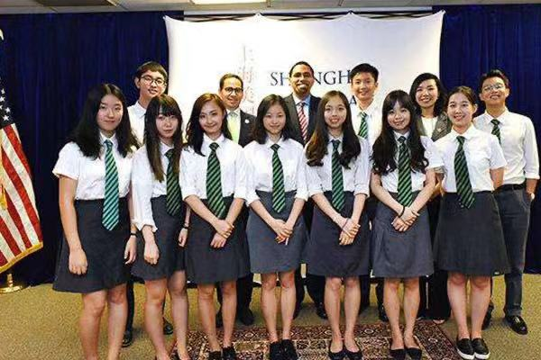 上海一所“贵族学校”火了，学费高达98万，家长绞尽脑汁报名